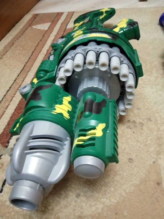 Бластер с присосками