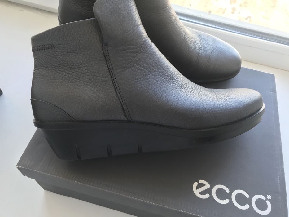 Женские ботинки