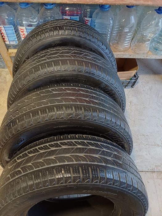 Продам шины "Roadstone"