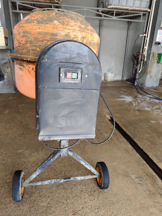 Продаю бетономешалку