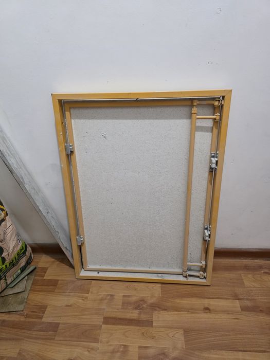 Люк ревизионный нажимной