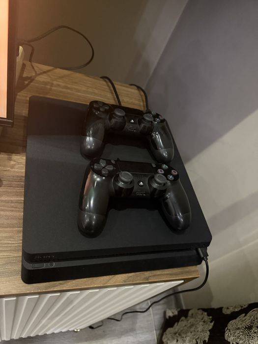 Playstation 4 в хорошем состояние