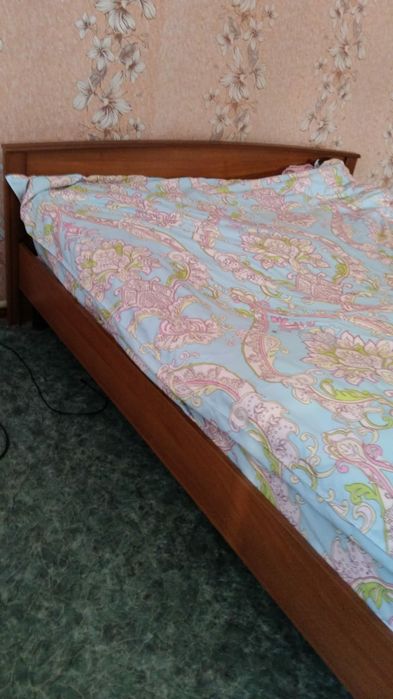 Продам кровать 2 на 1.60