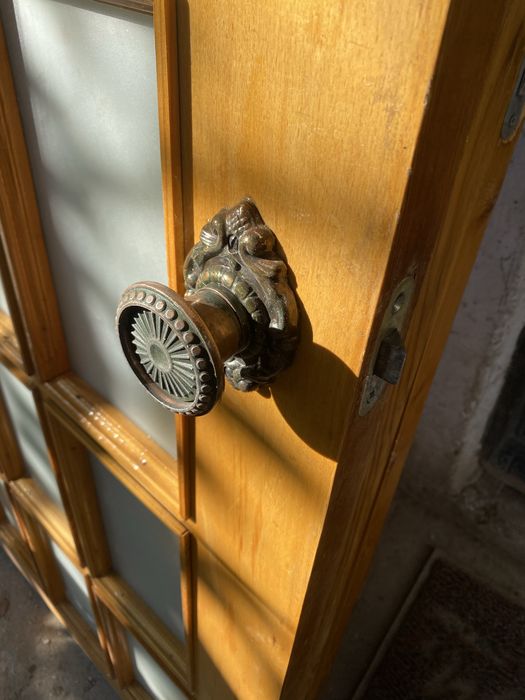 Срочно продам двери чисто из дерево в отличном состояние