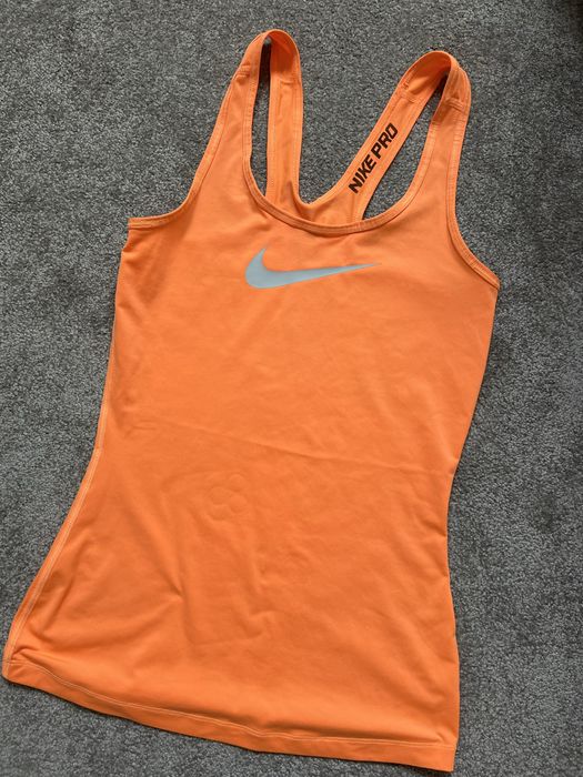 Потници и бюстиета Nike