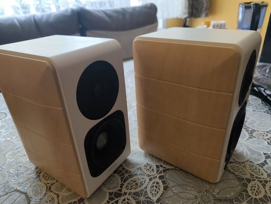 Продавам активни колони Edifier S880DB 88W с Bluetooth и дистанционно