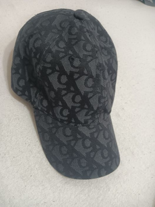 Vând șapcă Calvin klein