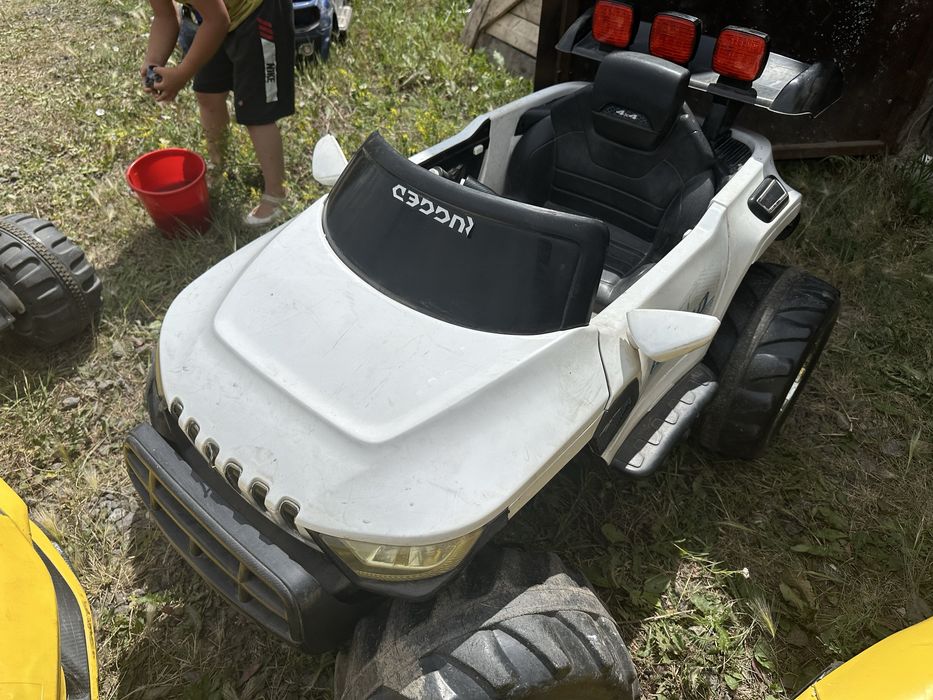 Детский машинкий бу 12-24 вольт