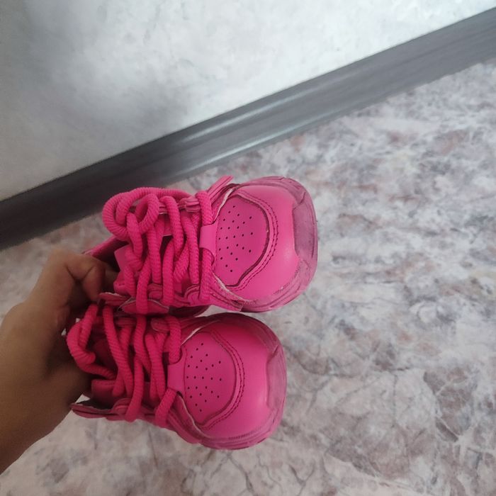 Кроссовки девочке 27 размер