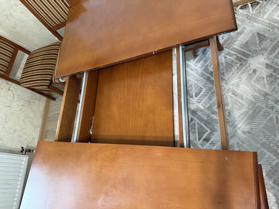 Стол со стульями