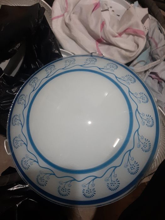 Плафоны в хоршем качестве.Находиться в Городе.