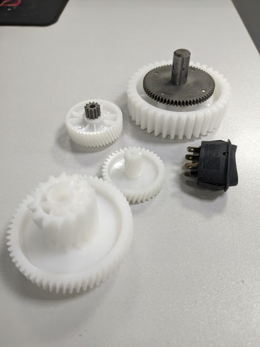 Шестерни и кнопка