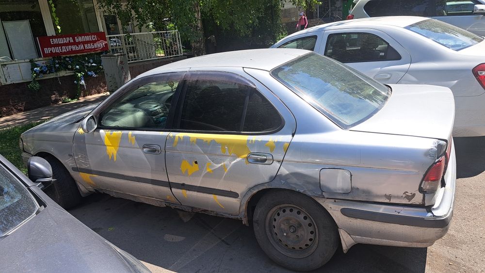 Ниссан Nissan автомобиль