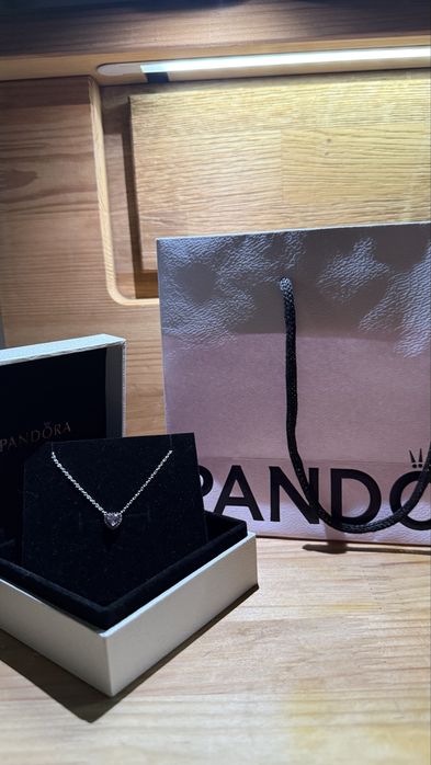Colier Pandora cu inimioara roz in relief