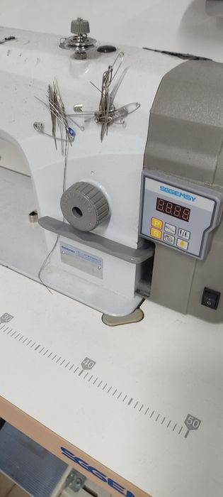 Швейная машинка продам