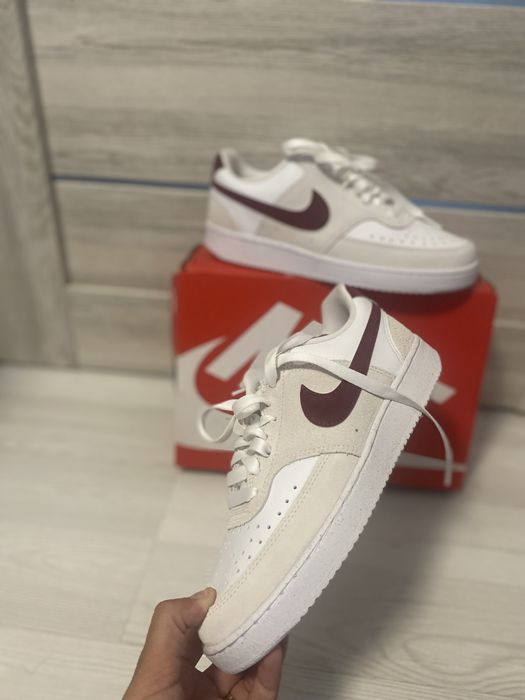 Adidasi nike noi