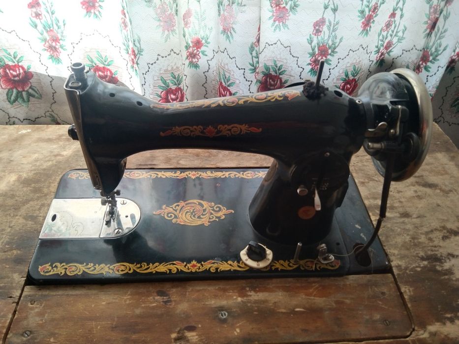 Продам швейную машинку