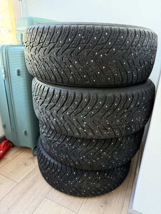 Продам зимние шипы сост.отличное