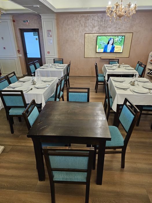 Scaune si  Mese din lemn masiv,pentru Restaurant