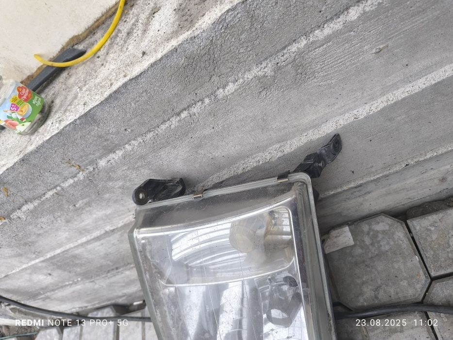 Продам фару Лаэнд Крузер 100правая