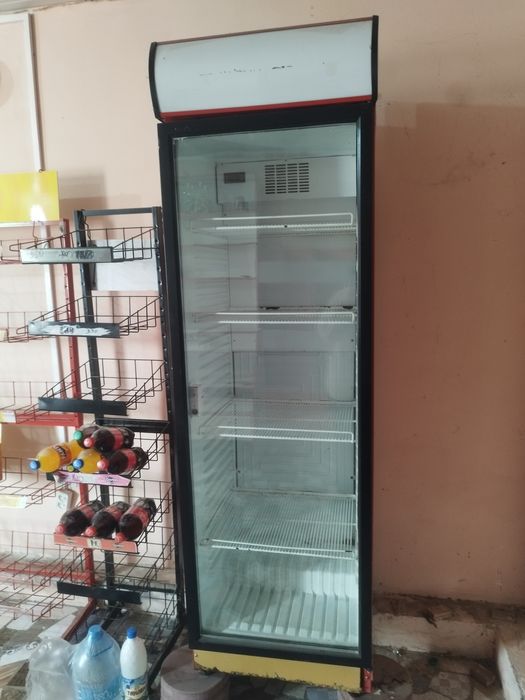 Продаю полки и холодильники б/у