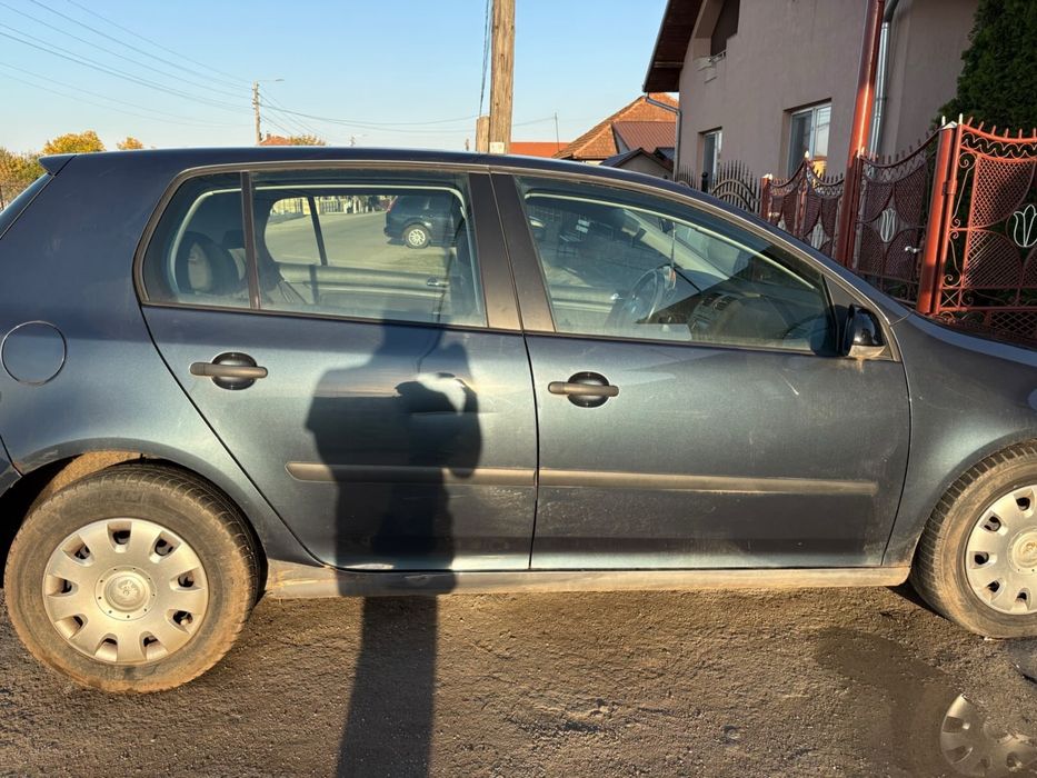 Volkswagen Golf 5 1.6 benzină – 2005