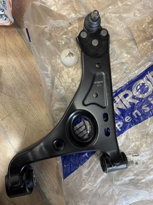 ляв и десен  носач CHEVROLET TRAX; OPEL MOKKA / MOKKA X 1.4-1.8 06.12-