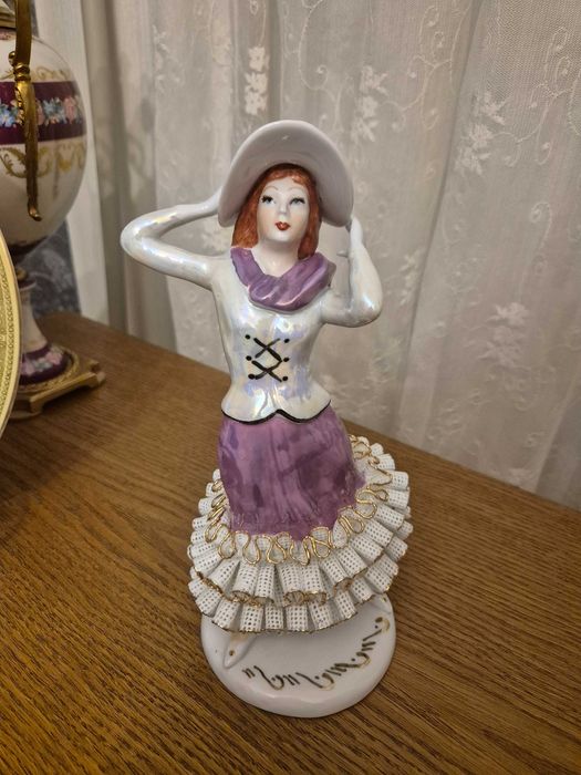 Статуэтки из Богемского фарфора