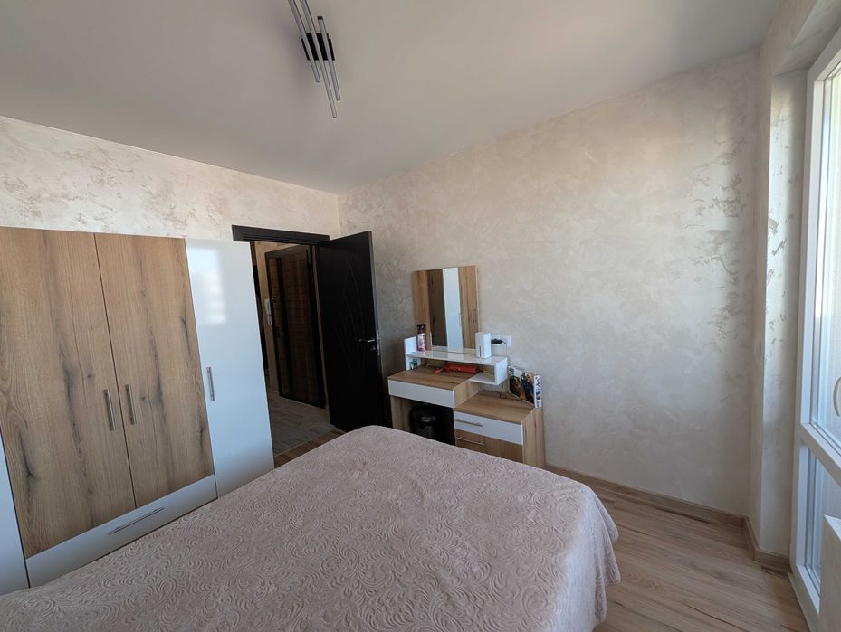 Продава тристаен апартамент в кв. Струмско с АКТ 16