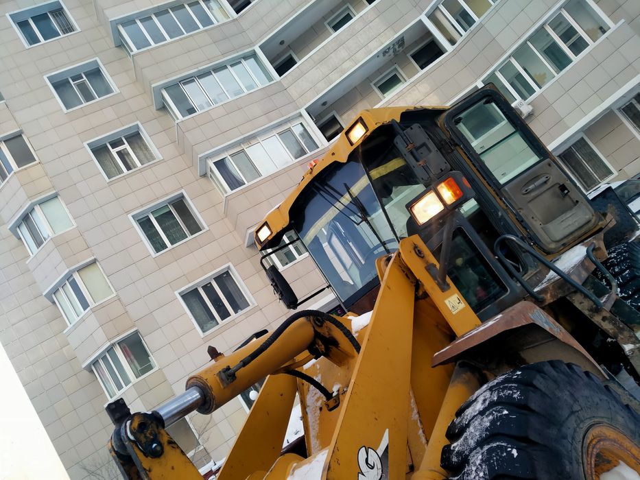 Погрузчик 2 куб водитель с опытом чистим снег любой работы