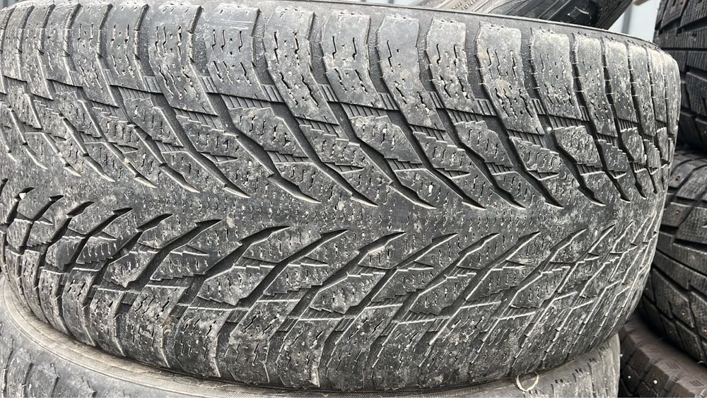 Продам резину 285/45/21
