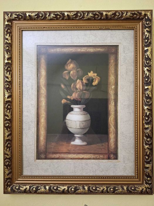 Tablou Elegant - Iriși Galbeni în Vază - Ramă Aurie cu Paspartu