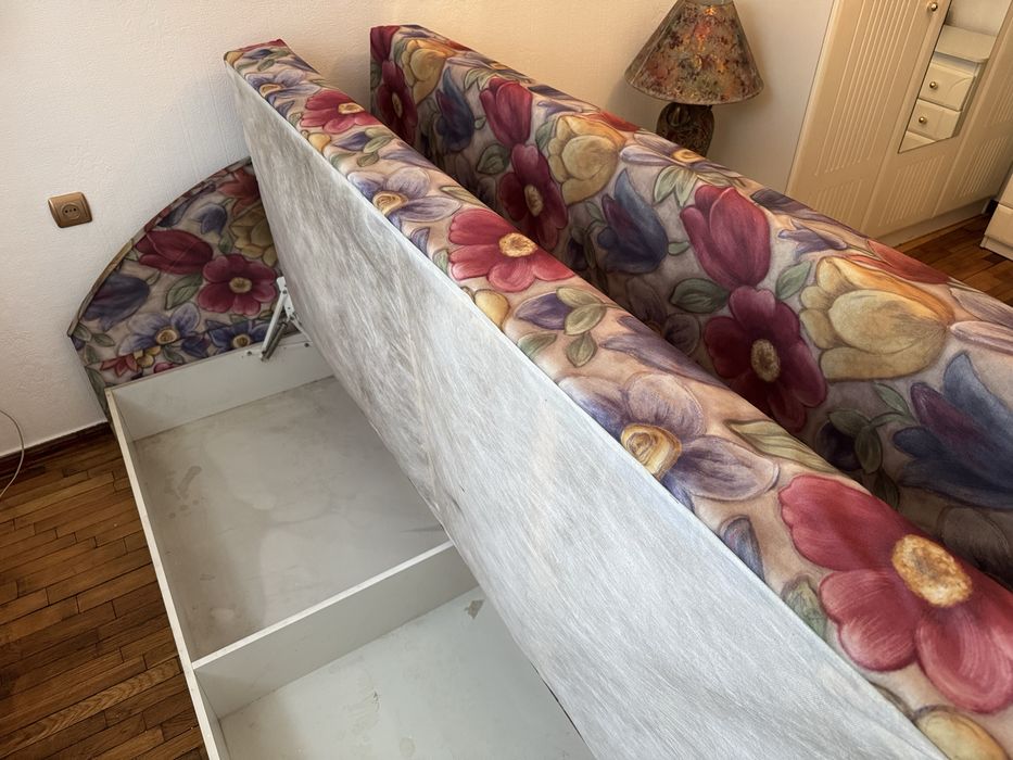 Отдам кровать и 2 телевизора