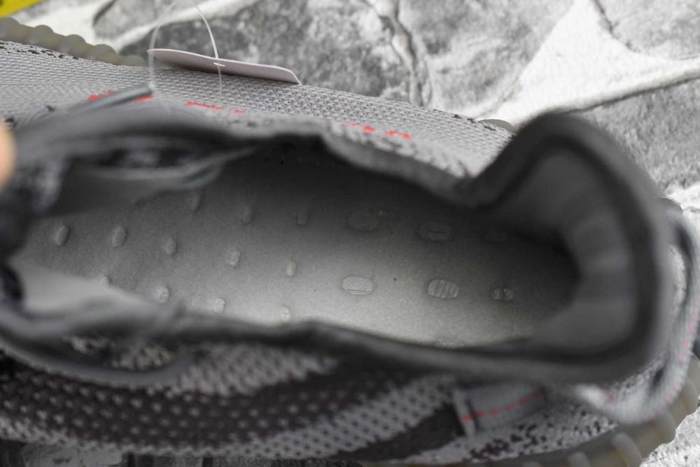 Маратонки Adidas Yeezy boost - нови 45 1/2