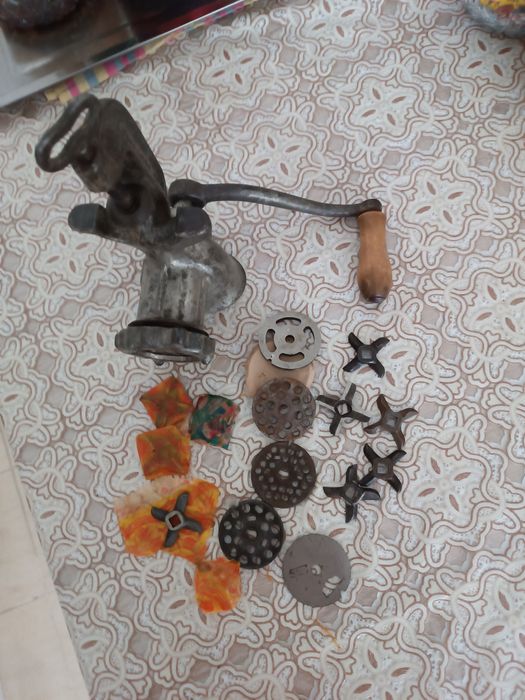 Продам  советскую  мясорубку  .