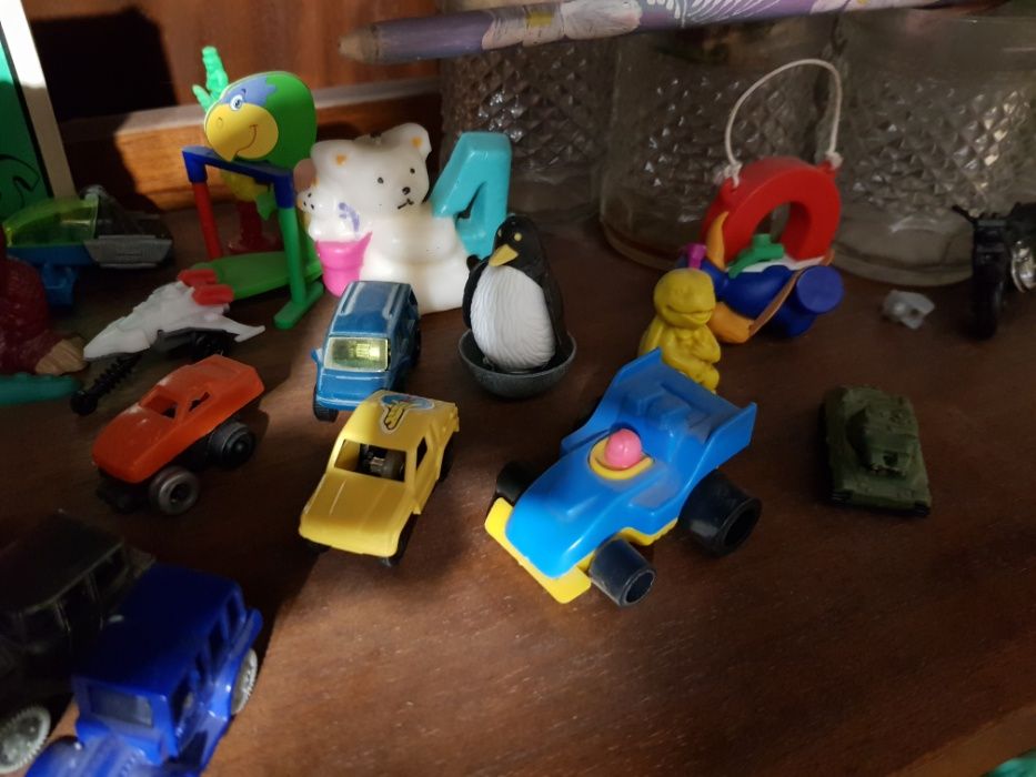 Продавам фигурки от киндер