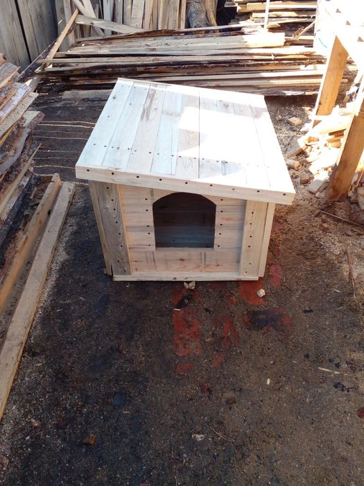 Будка новая для собаки.