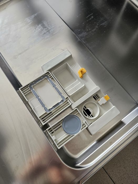 Съдомиялна за частично вграждане Míele