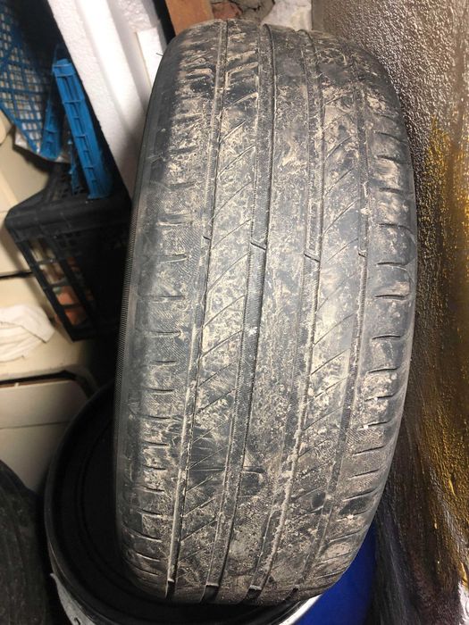 Vând 4 cauciucuri Michelin folosite doar un sezon . 205/55/16.