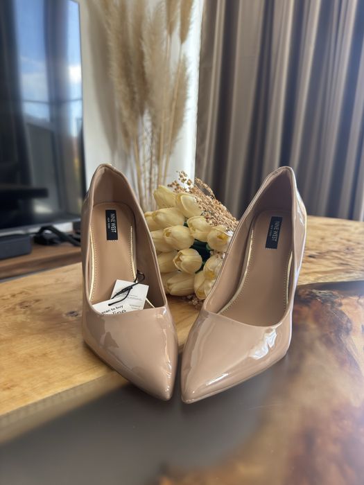 Лачени обувки на ток Nine west