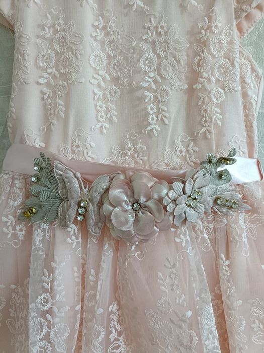 Платья нарядные для девочек 3 штуки