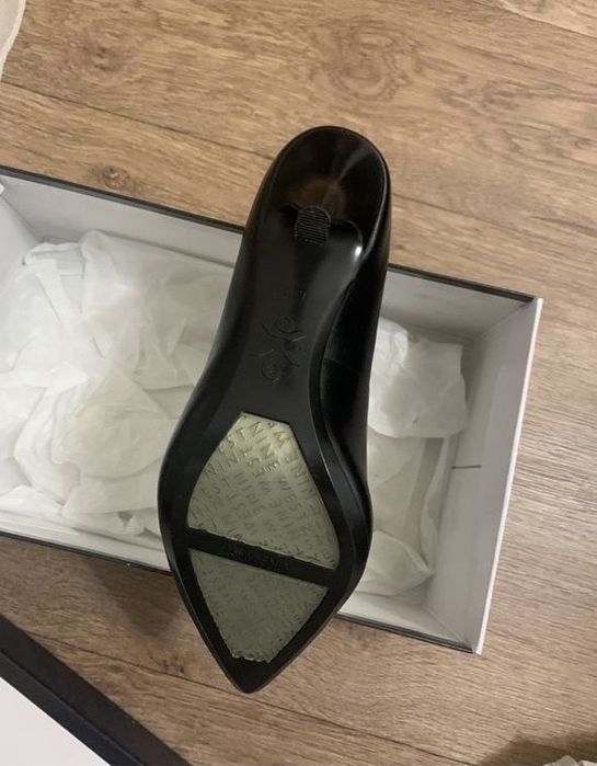 Продаются туфли кожаные Nine West новые