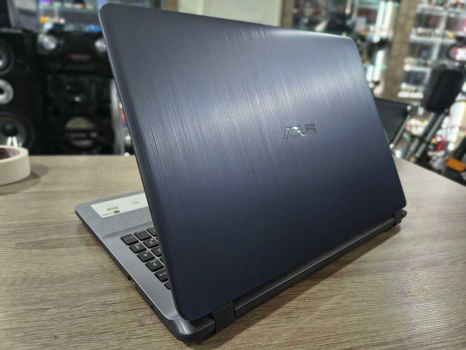 Лаптоп ASUS X507U