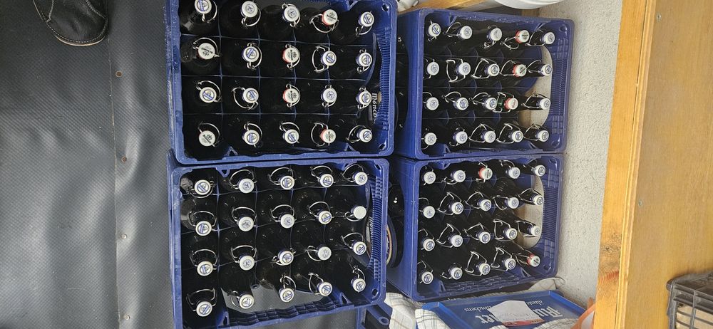 Бутилки за бира измити.