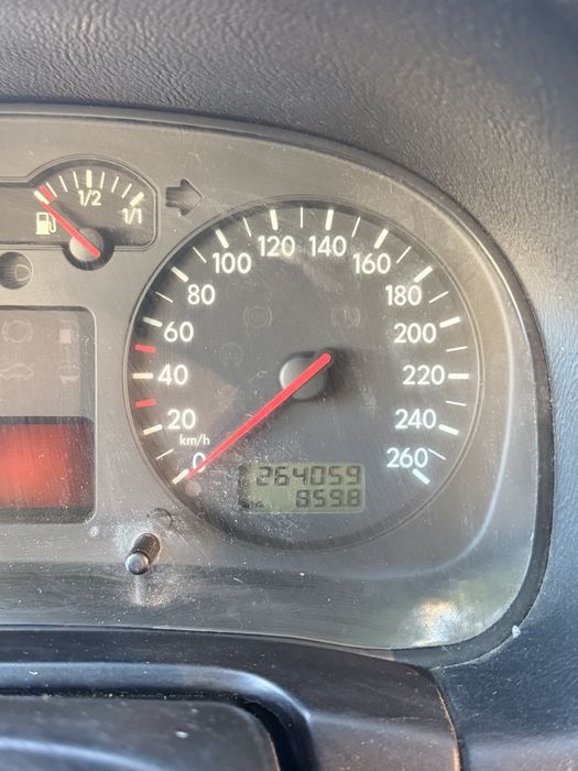 VW Golf 4 2000г 1.6 бензин
