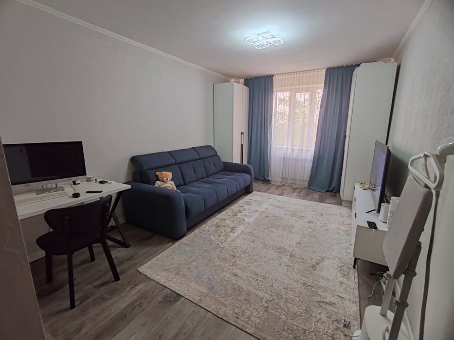 Продам диван в отомчном состоянии