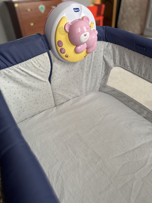 Chicco: Кроватка-манеж Next2Me (мобиль в подарок)