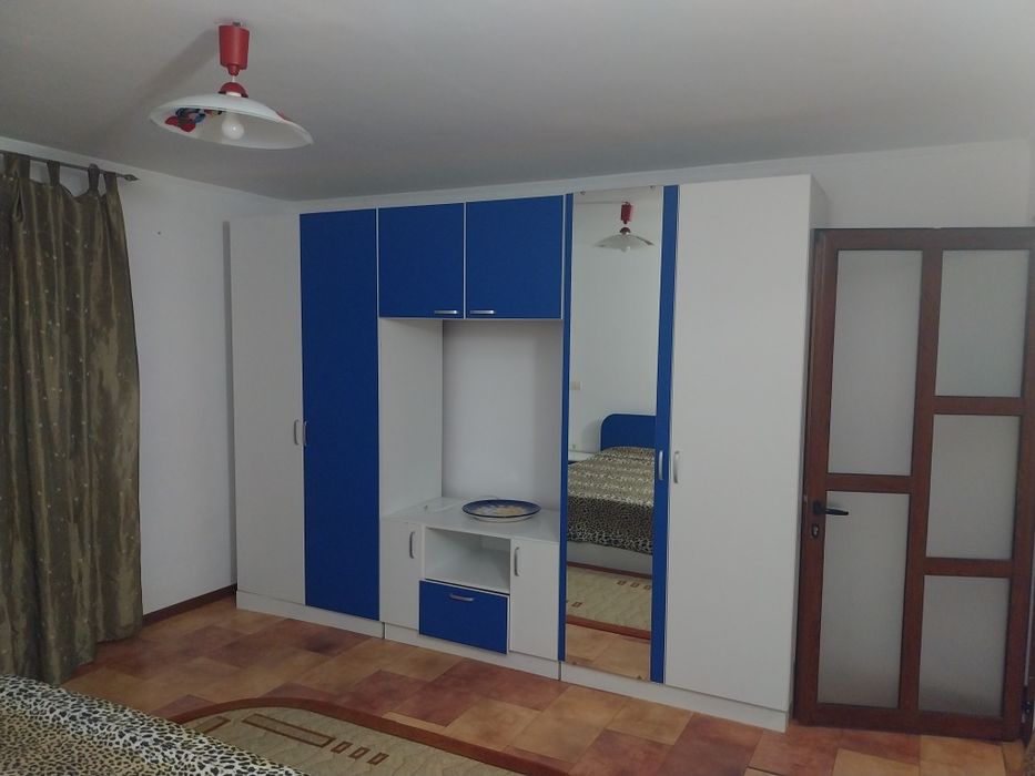 Închiriez  casă la cheie