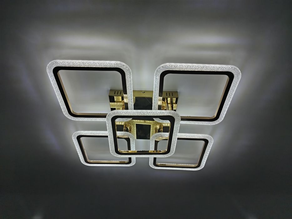 Продам новую люстру