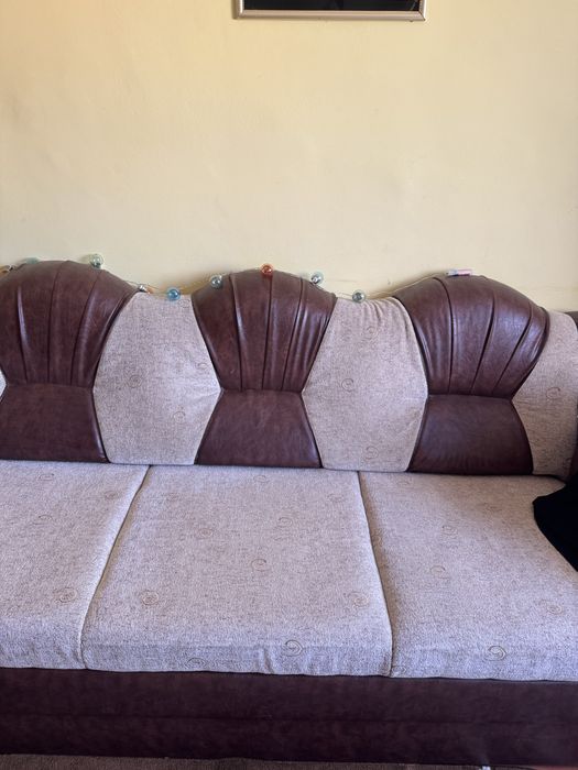 Mobila Sufragerie+Canapea extensibila+plus o masa din lemn masiv gratis